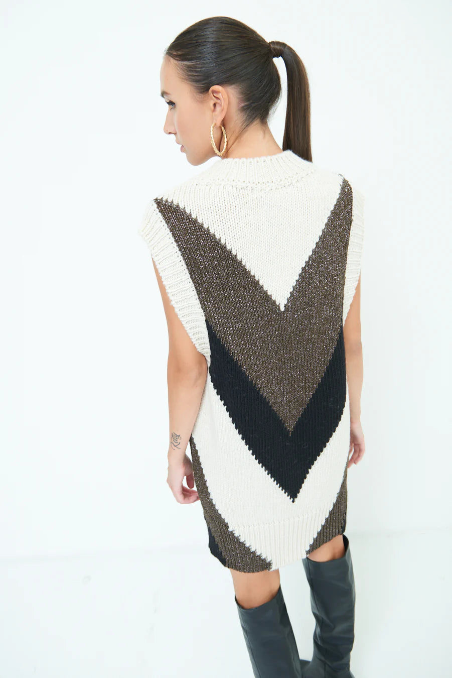 Chic geometric knit dress
