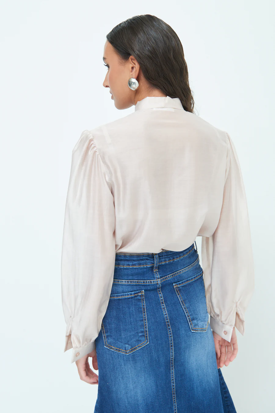 Bow-tie blouse with puff sleeves