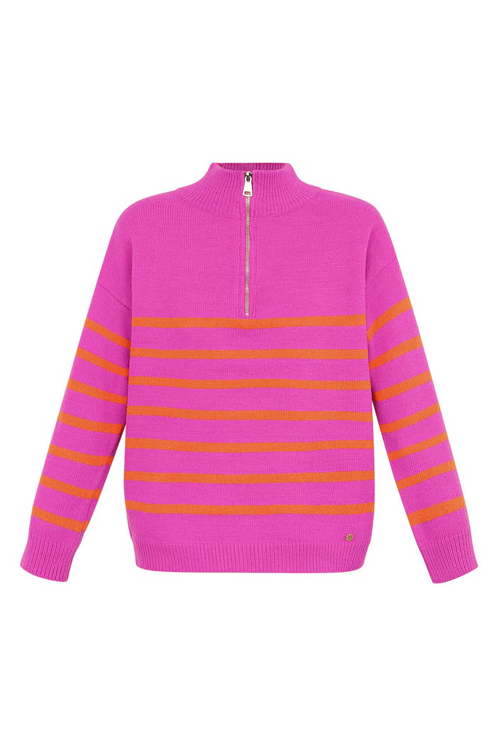 Knitted sweater stripes with zipper