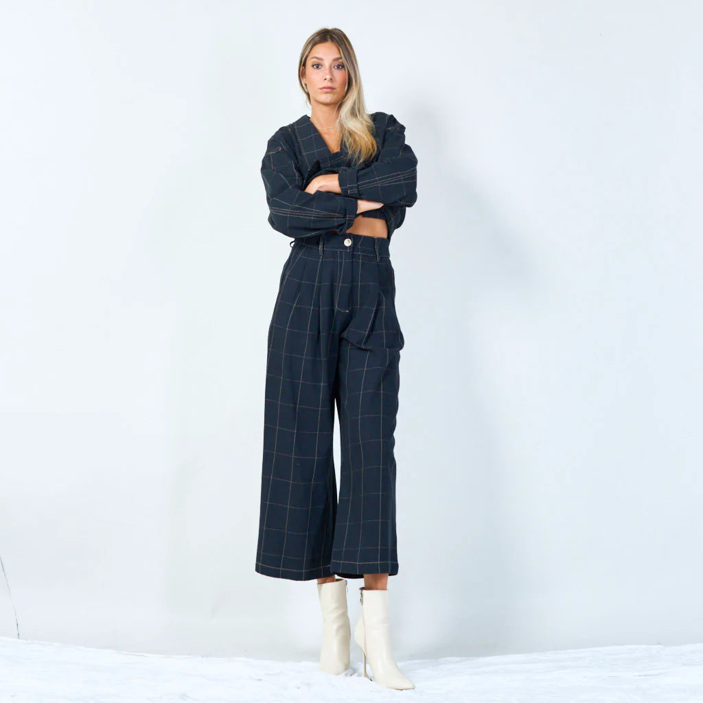 High-waisted checked trousers with contrast stitching